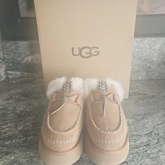 UGG Disquette Alpine Slippers. New In Box! - Picture 7 of 8